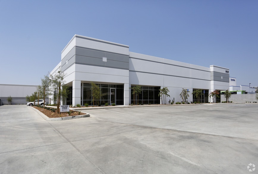 More Photos Of 19237 Flightpath Way, Bakersfield Warehouse For Lease