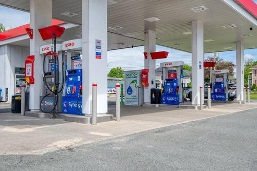 More Photos Of 14 Rue Langlois, Granby Service Station For Sale