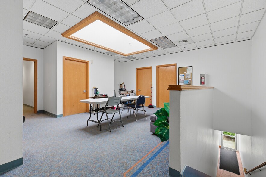 More Photos Of 22659 Pacific Hwy S, Des Moines Flex For Sale
