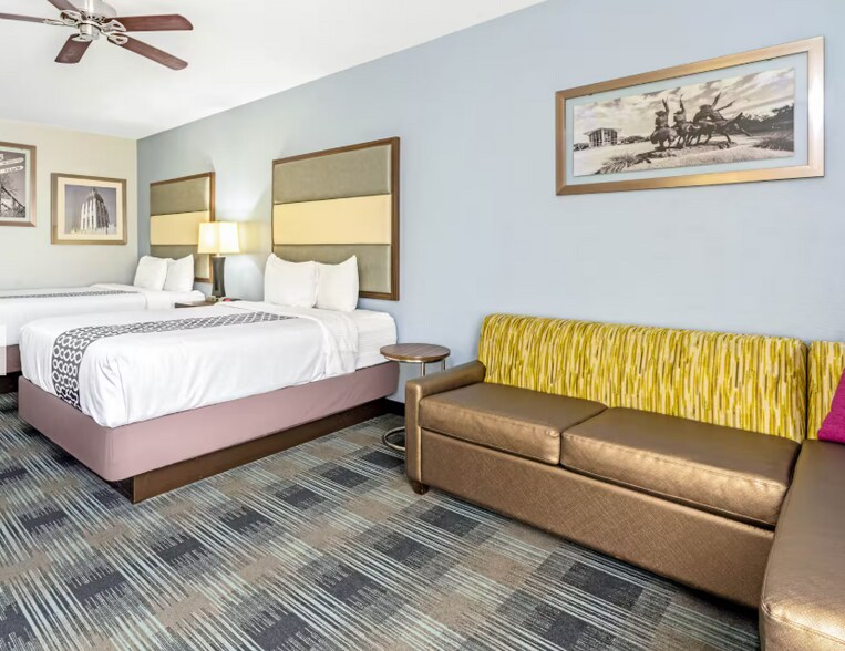 More Photos Of 406 Heather Rd, Guthrie Hotel For Sale