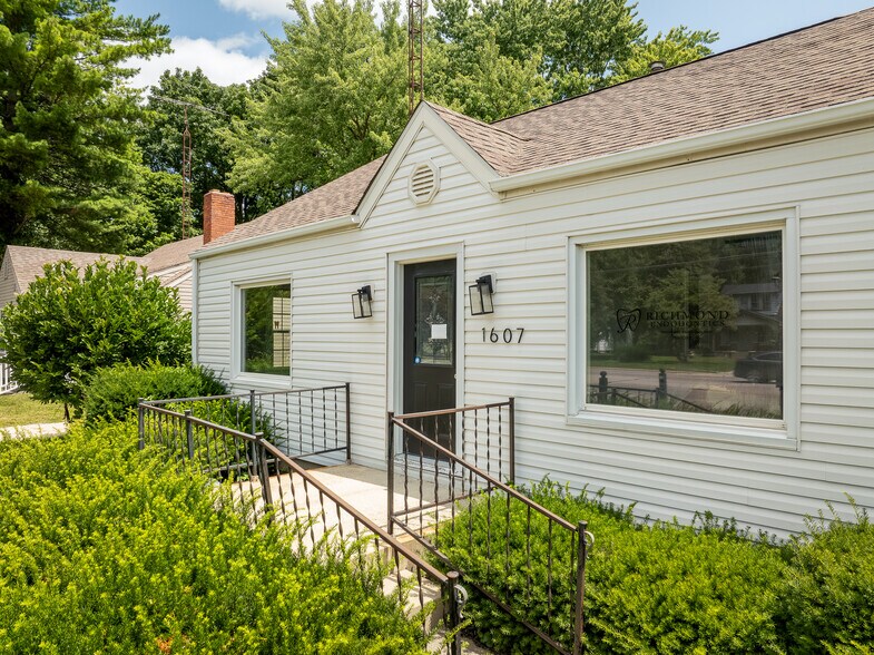 More Photos Of 1607 Chester Blvd, Richmond Office For Sale