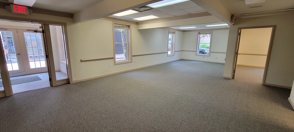 More Photos Of 7 W Queens Way, Hampton Medical For Lease