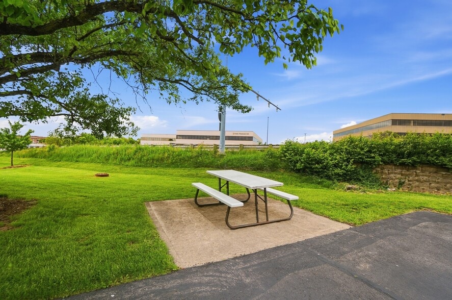 More Photos Of 4753-4759 Cornell Rd, Blue Ash Medical For Sale