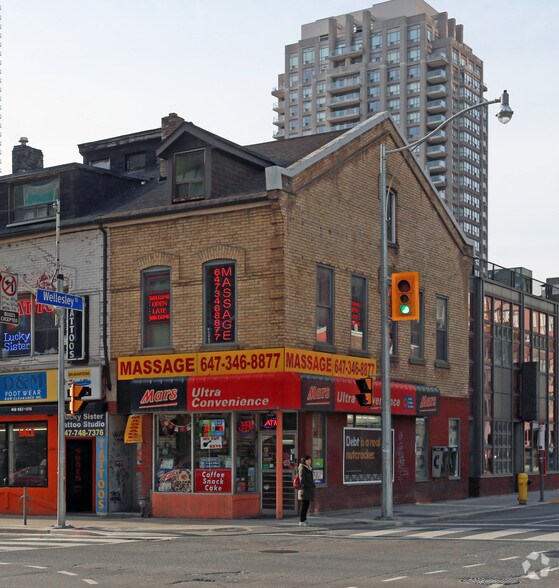 Primary Photo Of 568 Yonge St, Toronto Freestanding For Lease