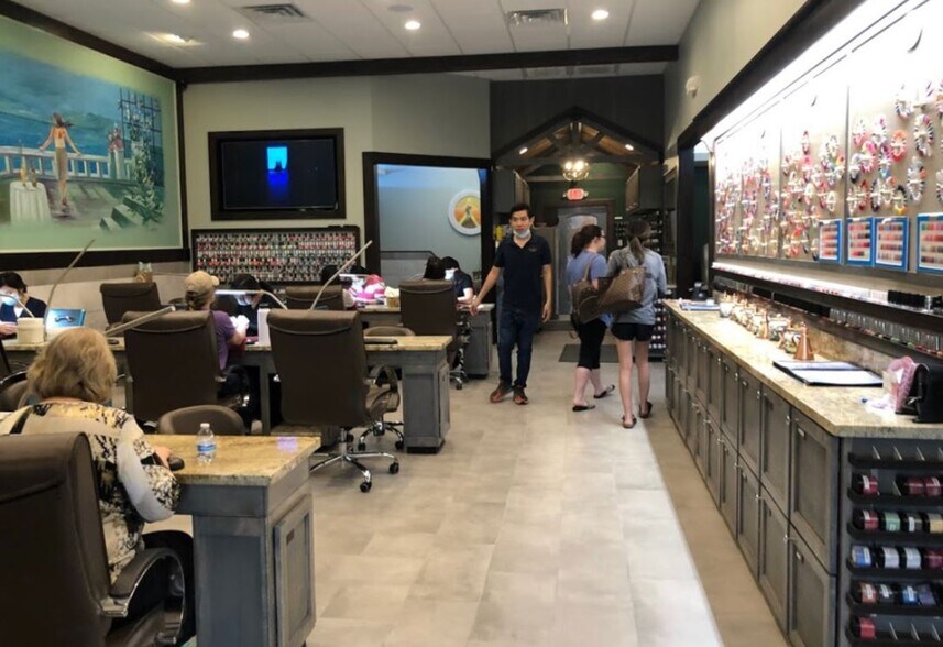 More Photos Of 7673 Perkins Rd, Baton Rouge Storefront For Lease