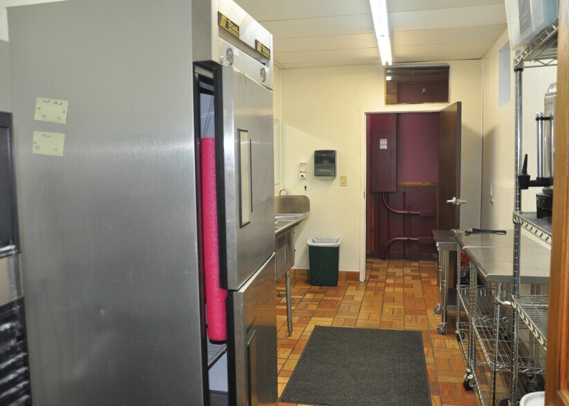 More Photos Of 1549 E Broadway St, Monticello General Retail For Lease