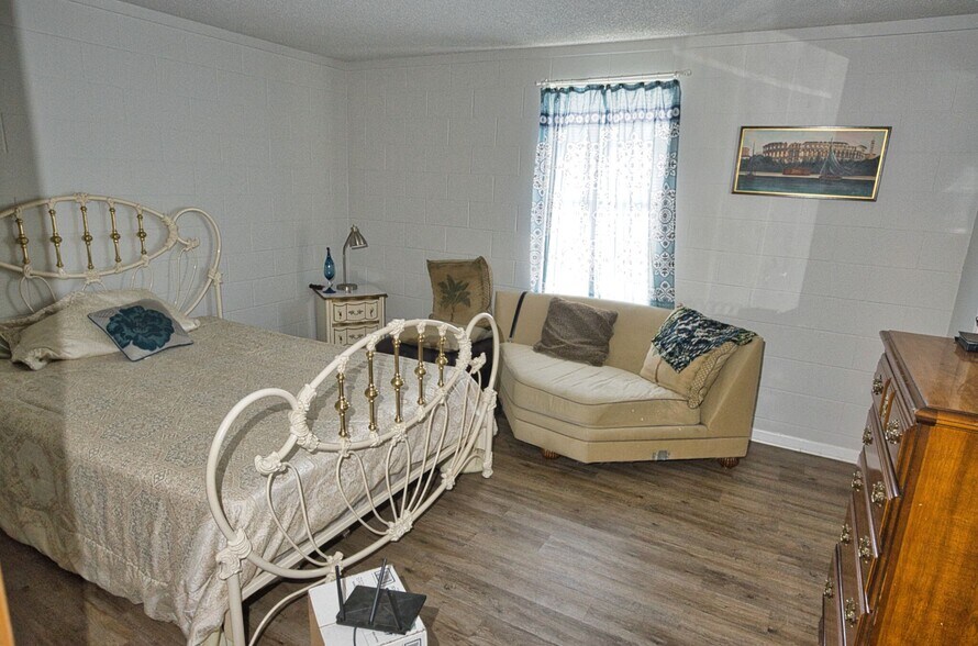 More Photos Of 401 E Texas St, Brazoria Multifamily For Sale