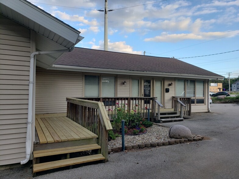 More Photos Of 2001 W Monroe St, Springfield Medical For Lease