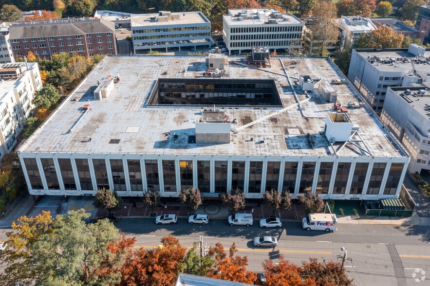 More Photos Of 98 Cuttermill Rd, Great Neck Office For Lease