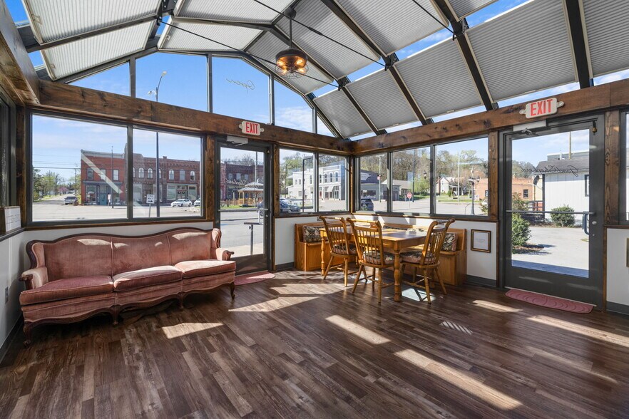 More Photos Of 106 Northside Sq, Petersburg Restaurant For Sale
