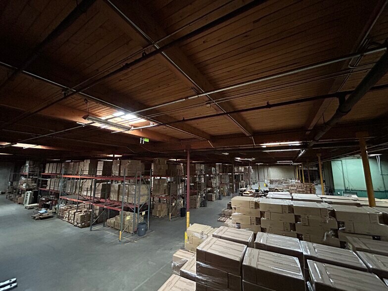 More Photos Of 10675 N Lombard St, Portland Distribution For Lease