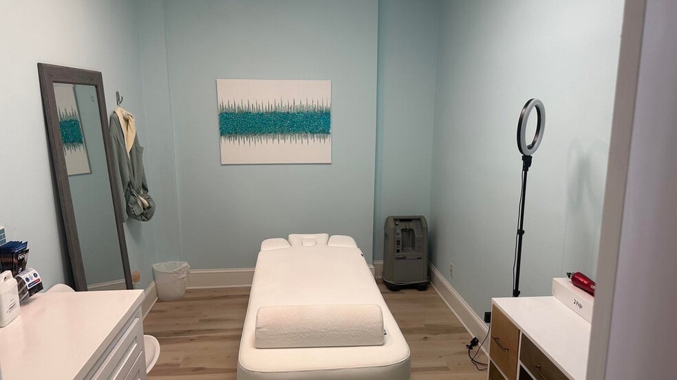 More Photos Of 1075 Duval St, Key West Apartments For Lease