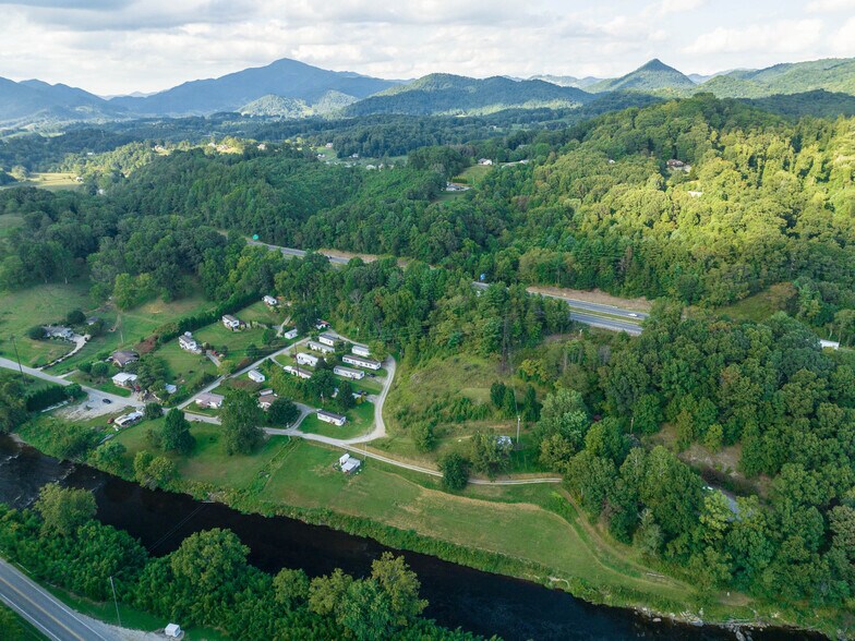 More Photos Of 371 Riverview Dr, Waynesville Manufactured Housing Mobile Home Park For Sale