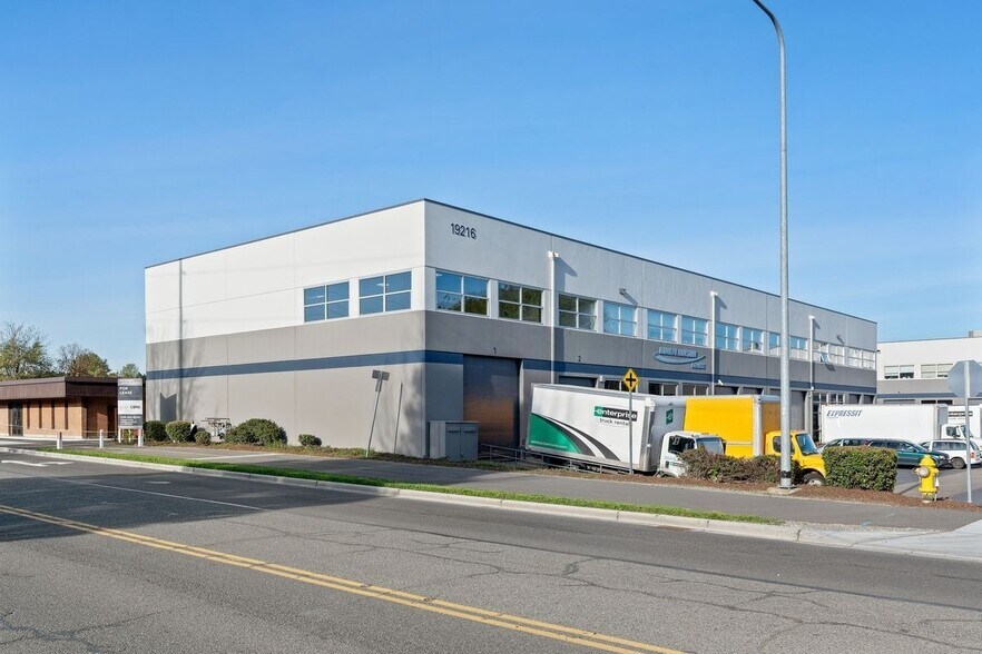 More Photos Of 19216 Des Moines Memorial Dr, Seatac Warehouse For Lease