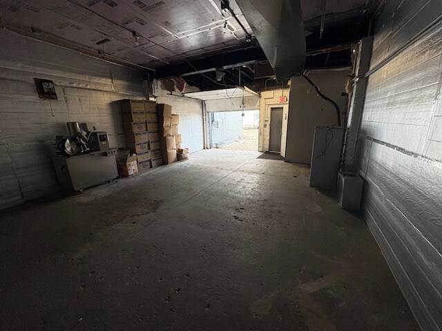 More Photos Of 21950-21956 Schoenherr Rd, Warren Warehouse For Lease