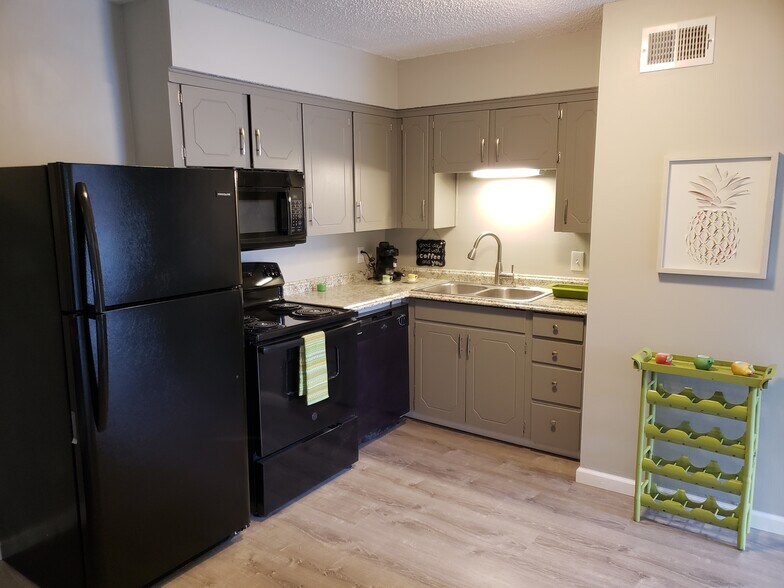 More Photos Of 9805 E 61st St, Kansas City Apartments For Sale