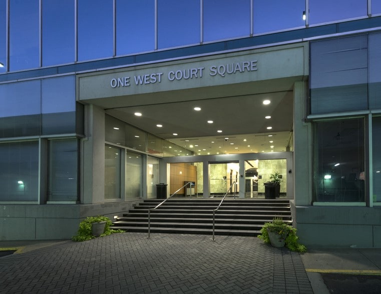 More Photos Of 1 W Court Sq, Decatur Office For Lease