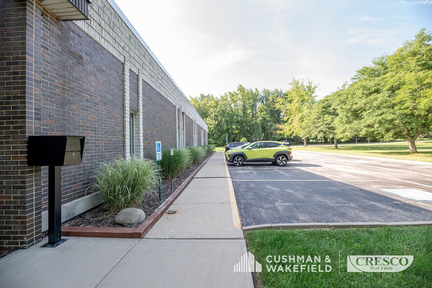More Photos Of 749 Miner Rd, Highland Heights Office For Sale