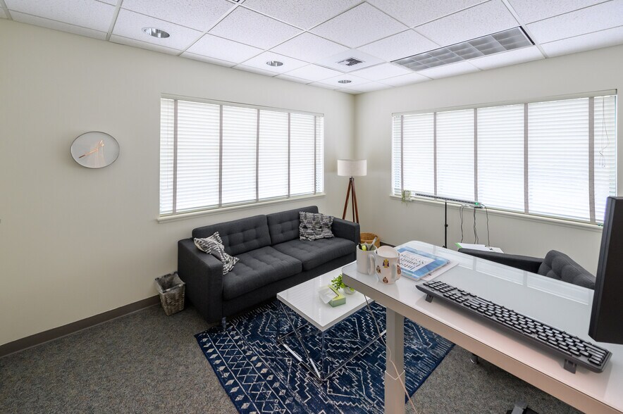 More Photos Of 296 SW Columbia St, Bend Office For Sale