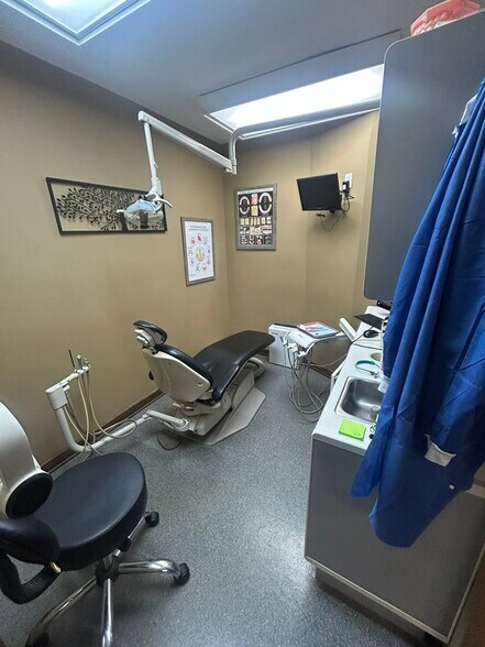 More Photos Of 592-594 Newark Granville Rd, Granville Office For Sale