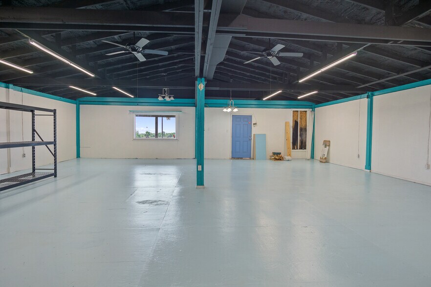 More Photos Of 990 Alma Rd, Crystal Beach Office For Sale