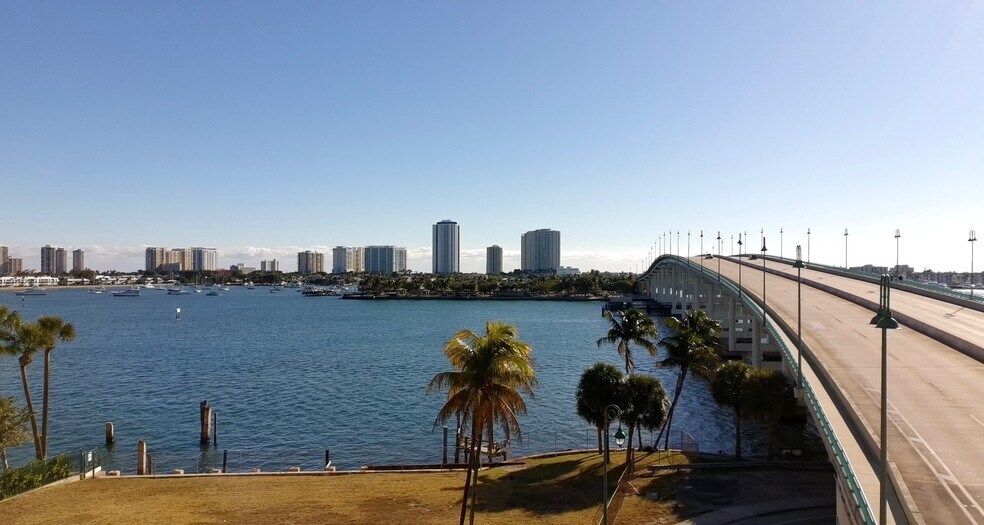 More Photos Of 386 W Blue Heron Blvd, West Palm Beach Restaurant For Lease