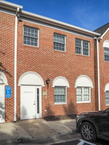 More Photos Of 722 Grant St, Herndon Medical For Sale