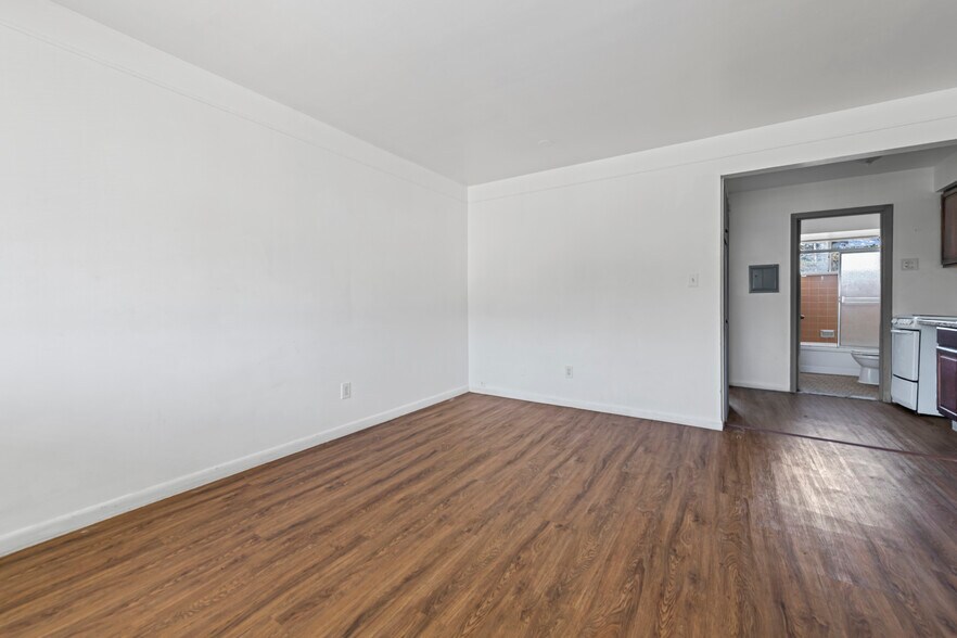 More Photos Of 19625 Conant, Detroit Apartments For Sale