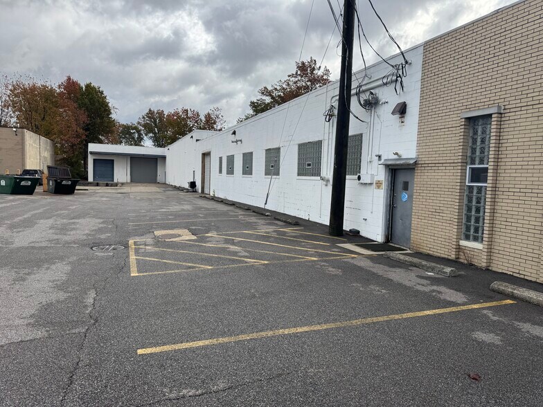 More Photos Of 4725 Manufacturing Rd, Cleveland Manufacturing For Lease