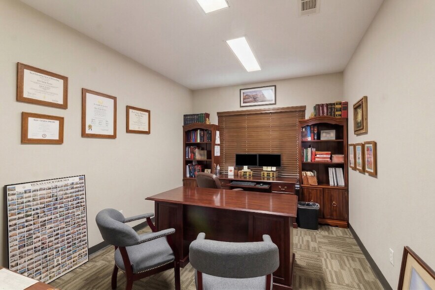More Photos Of 3330 Longmire Dr, College Station Office For Sale