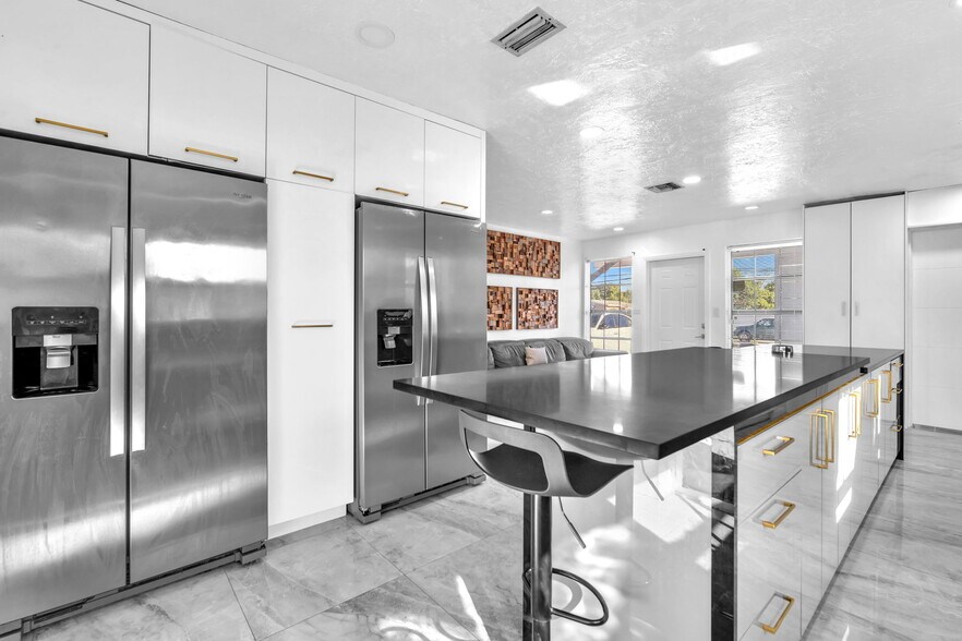 More Photos Of 7151 Taft St, Hollywood Office Residential For Sale