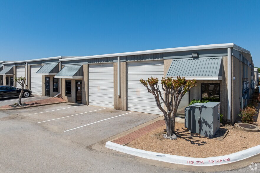 More Photos Of 501 W Powell Ln, Austin Warehouse For Lease