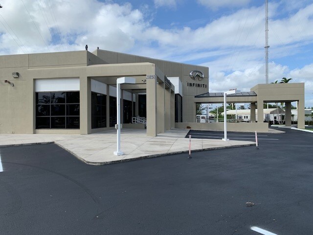 More Photos Of 20850 NW 2nd Ave, Miami Auto Dealership For Lease