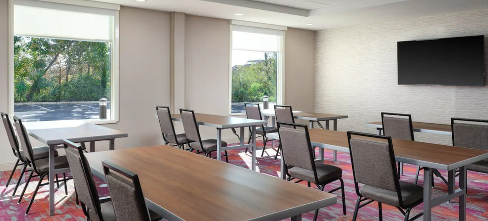 More Photos Of 1005 Landmark Blvd, Tupelo Hotel For Sale