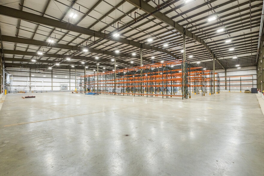 More Photos Of 21 Industrial Rowe, Gardner Warehouse For Lease