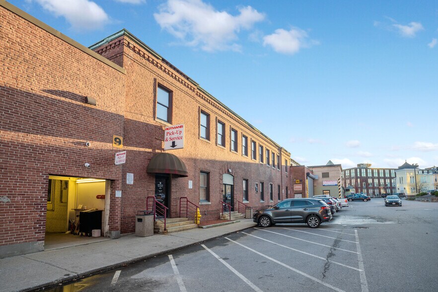 More Photos Of 725 Southbridge St, Worcester Warehouse For Lease