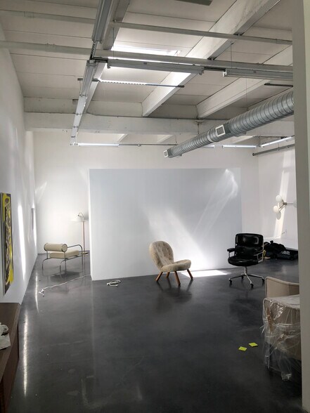 More Photos Of 255 Ne 69th St, Miami Warehouse For Lease
