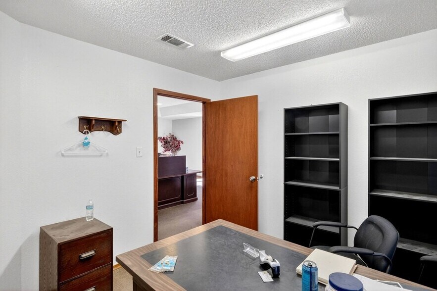 More Photos Of 8316 W I-20, Midland Warehouse For Lease