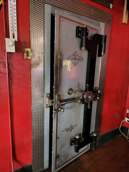 More Photos Of 710 2nd St, Chappell Restaurant For Sale