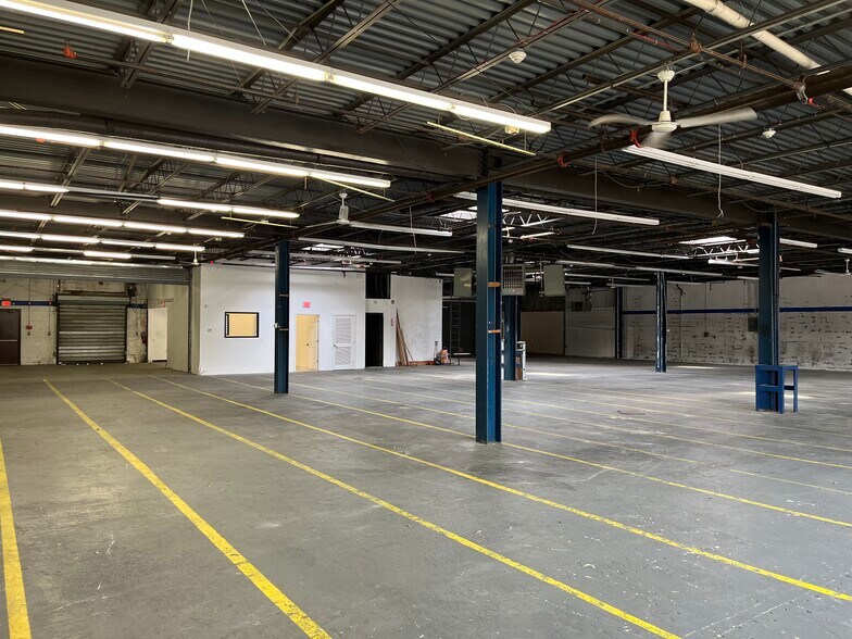 More Photos Of 919 West St, Pelham Manor Warehouse For Lease