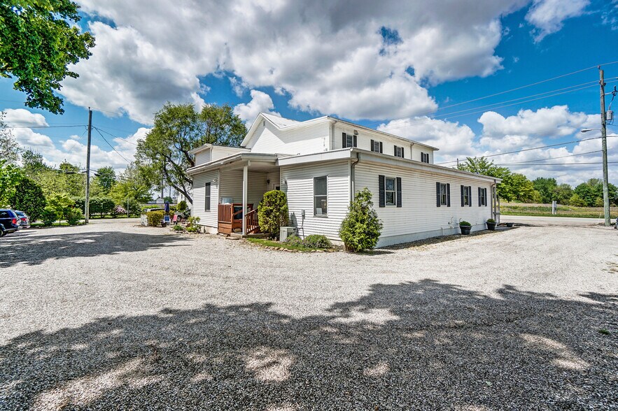 More Photos Of 1550 Lewis Center Rd, Lewis Center Freestanding For Sale