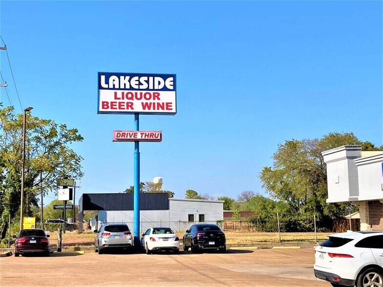 More Photos Of 630 S Lake Dallas Dr, Lake Dallas General Retail For Sale