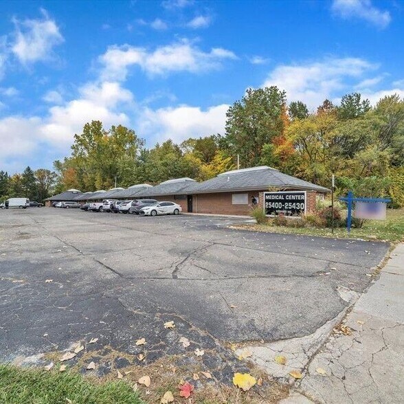 More Photos Of 25400-25430 Goddard Rd, Taylor Medical For Sale