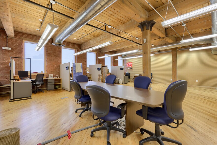 More Photos Of 704 Main St, Akron Flex For Sale