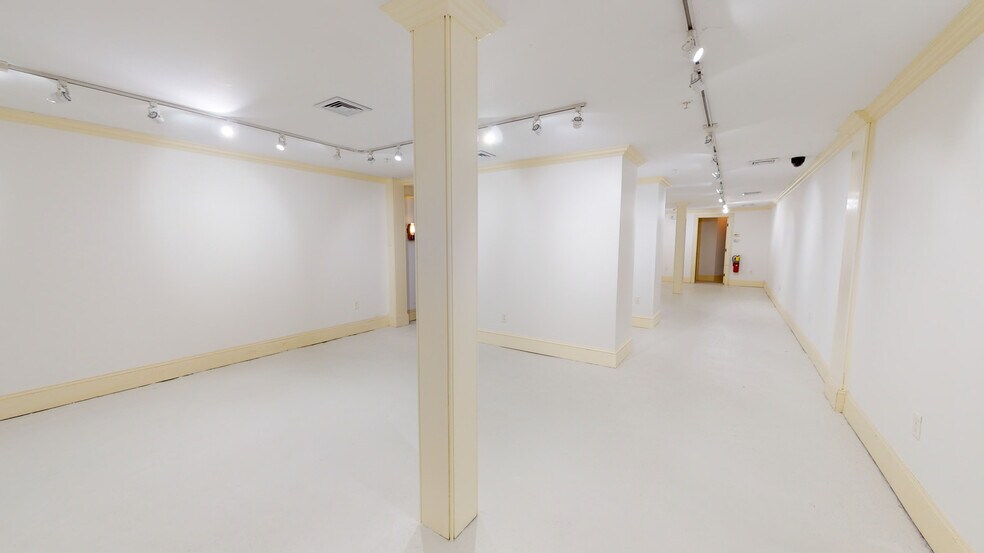 More Photos Of 33 Main St, Nantucket Storefront Retail Office For Lease