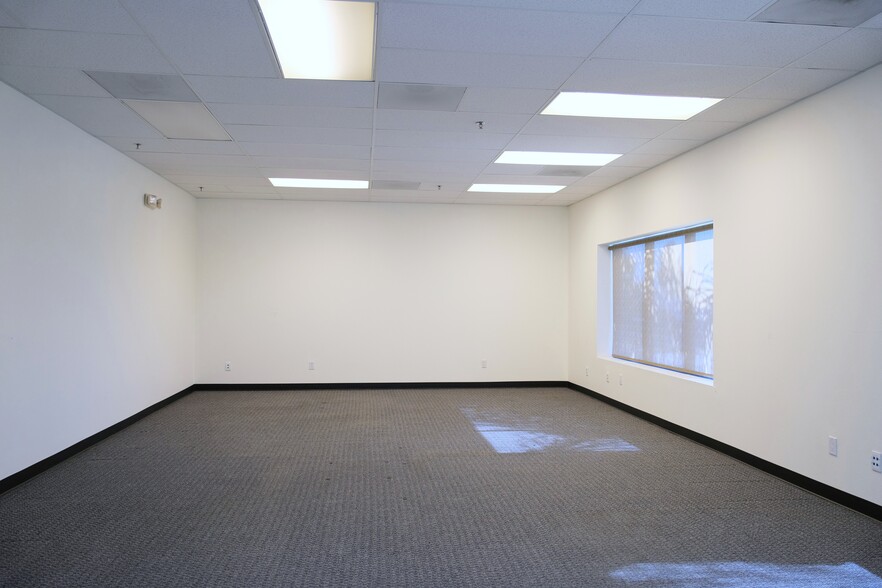 More Photos Of 4517 Market St, Ventura Light Distribution For Lease