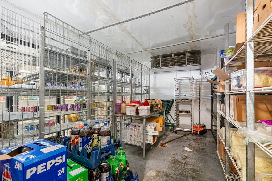 More Photos Of 32354 Marshall Rd, Abbotsford Freestanding For Sale