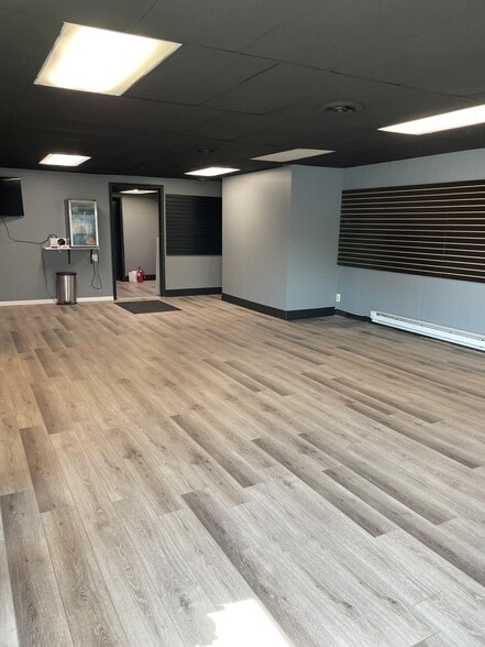 More Photos Of 2901 W 16th St, Indianapolis Freestanding For Sale