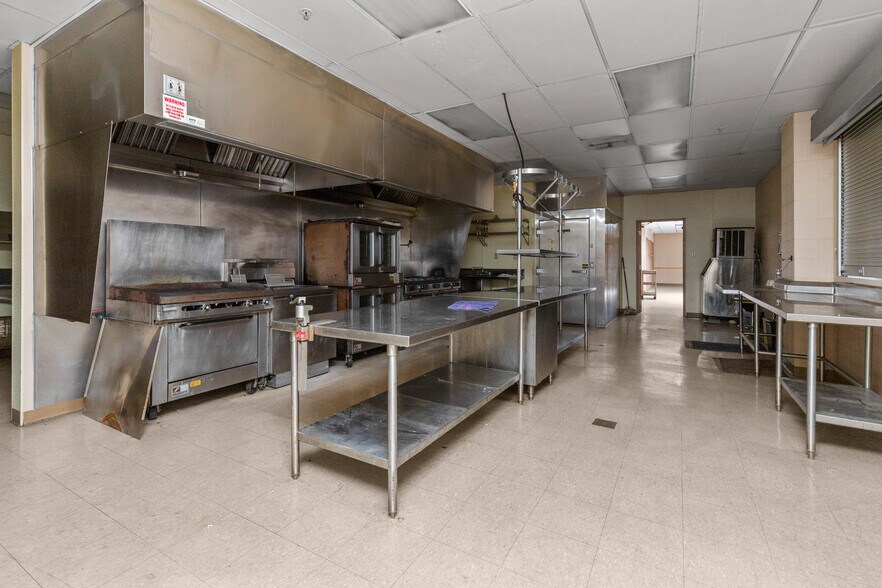 More Photos Of 266 Antoine St, Wyandotte Religious Facility For Lease