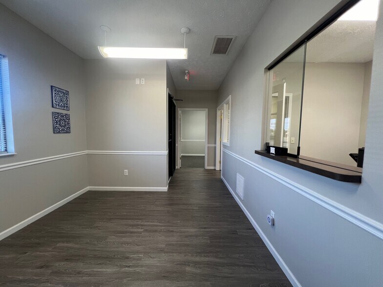 More Photos Of 8605 N Dixie Dr, Dayton Office For Lease